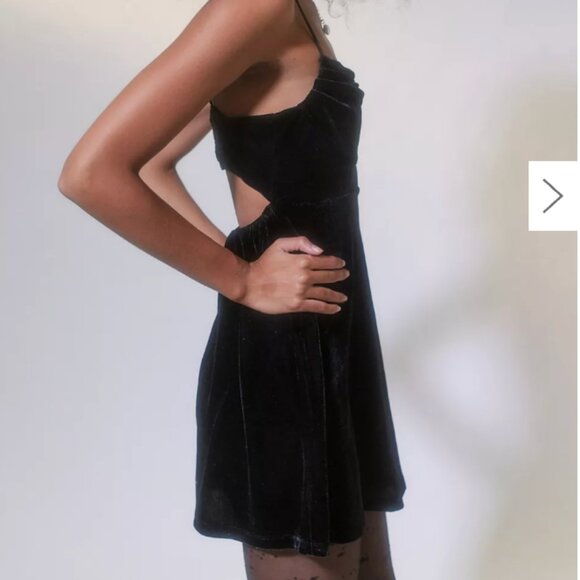Urban Outfitter Mallory Velvet Mini Dress Size XS Color: Black - Picture 3 of 10